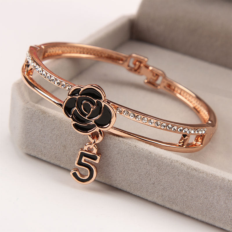 Korean Fashion Simple Rose Flower Bracelet with Rhinestones