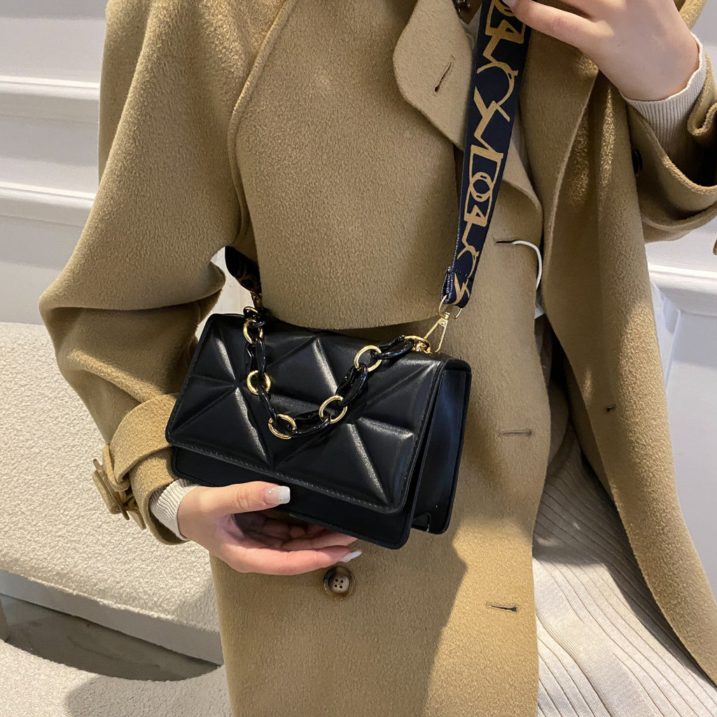 Fashionable Crossbody Diamond Chain Small Bag for Women