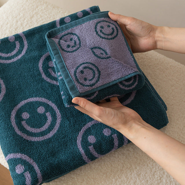 2-Sided Smile Pattern Combed Cotton Face Towel
