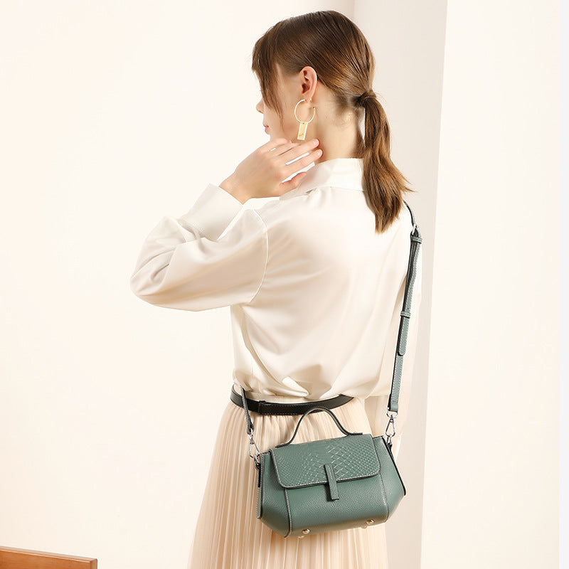 2022 New Leather Women's Shoulder Bag - Shell Design