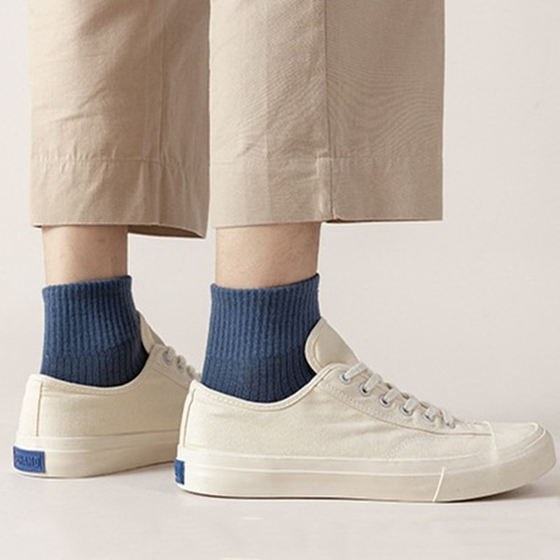 Men's Cotton Crew Socks in Solid Colors - Breathable Design