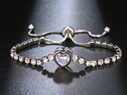 Expandable Bracelet with Zircon Heart Design