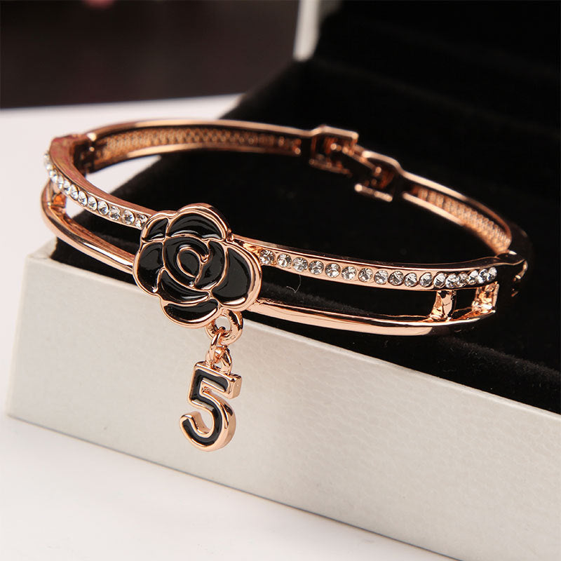 Korean Fashion Simple Rose Flower Bracelet with Rhinestones
