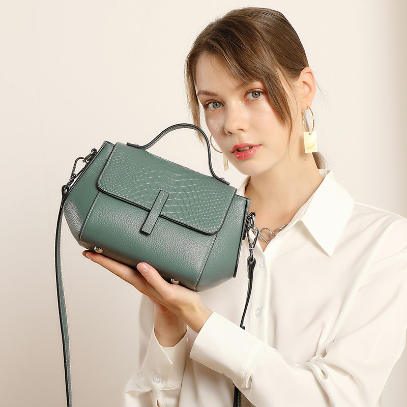 2022 New Leather Women's Shoulder Bag - Shell Design