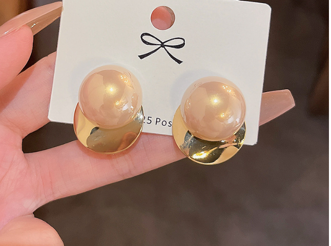 18K Pearl Stud Earrings